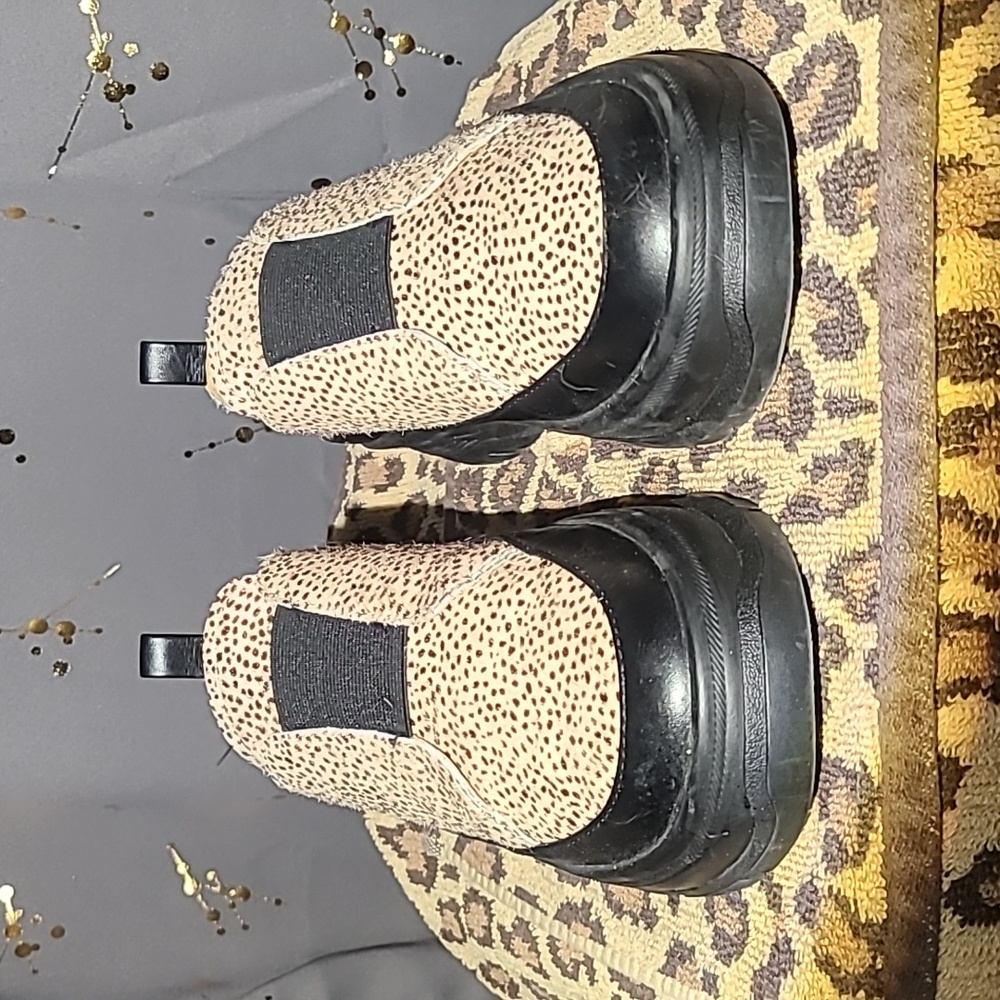 Size 8 thick sole leopard print calf hair slip ons